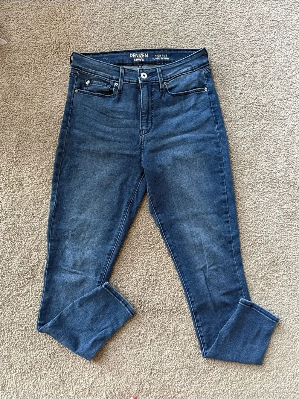 Levi's Denizen Dark Blue High-Rise Super Skinny Jeans!